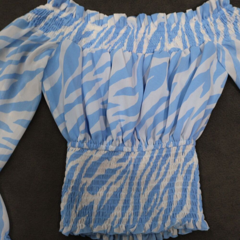Bar III Women’s XXS Blue White Zebra Print Off Shoulder Smocked Crop Top - Picture 2 of 11